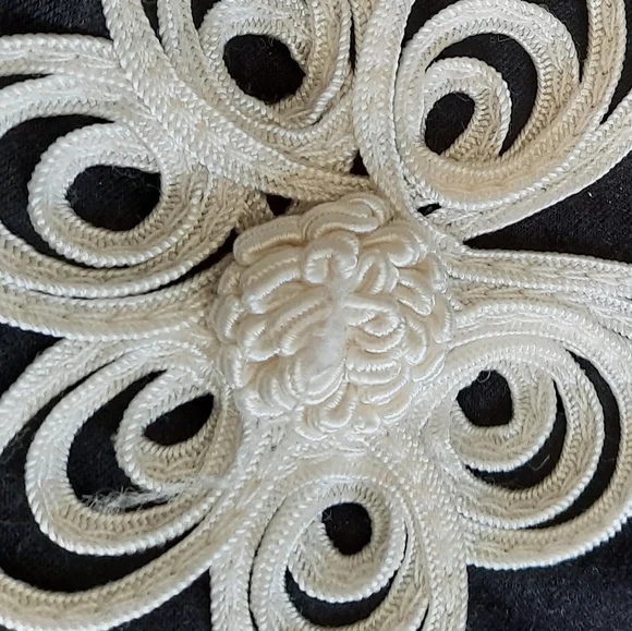 Beautiful blouse - Picture 6 of 7